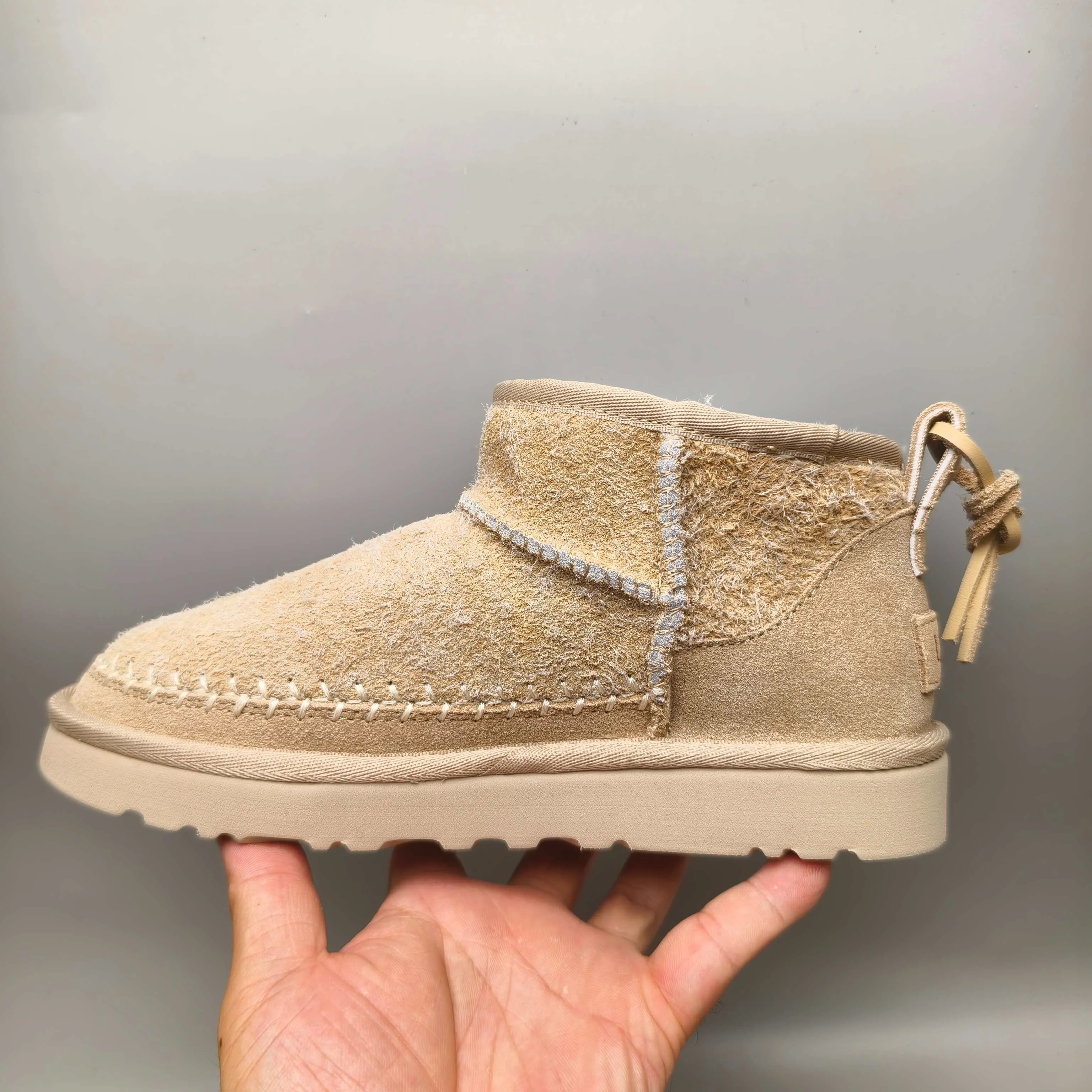 💰520 UGG sheepskin all-in-one snow boots 1538 Features anti-suede back strap women's shoes Color: sand brown Matching size: 35-40
